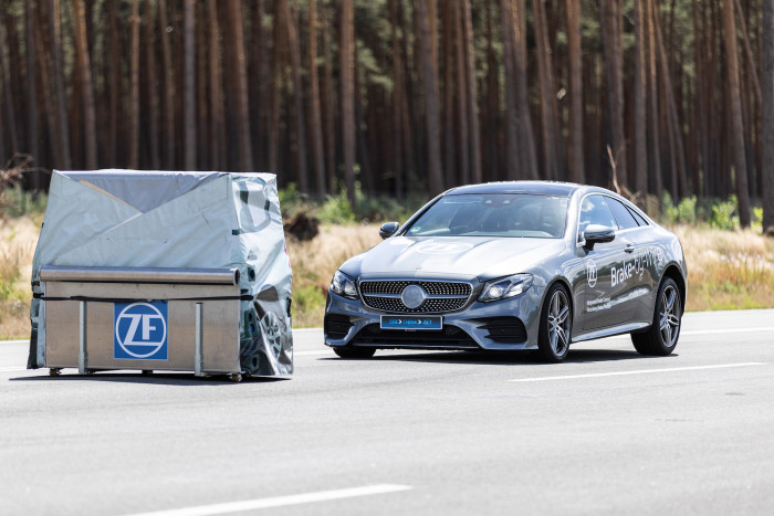 ZF nennt Steer by Wire "eine marktführende und zukunftsweisende Technologie" und testet sie ausgiebig. (Bild: ZF)